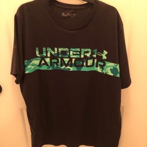 Like new mens Under Armor t shirt.